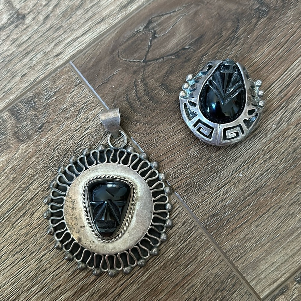 Set of two pendant and brooch sterling silver and onyx jewelry pieces bolo